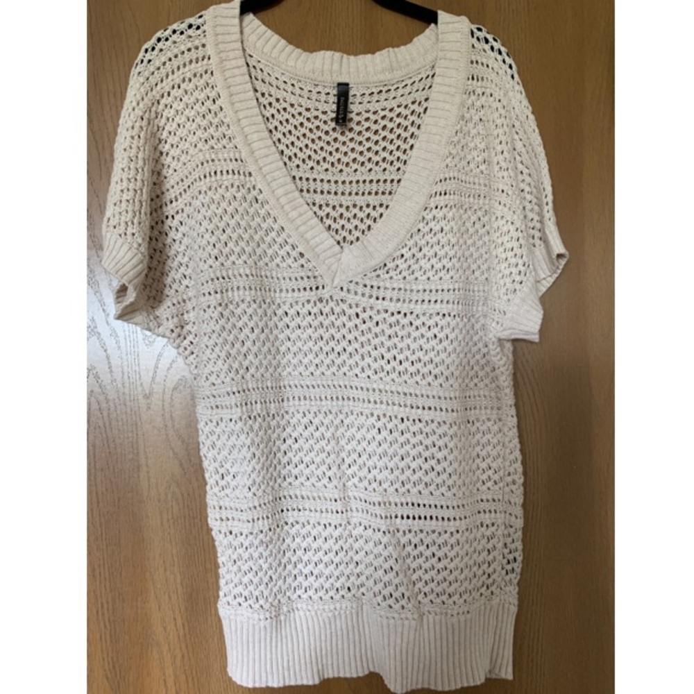 V-neck T-shirt